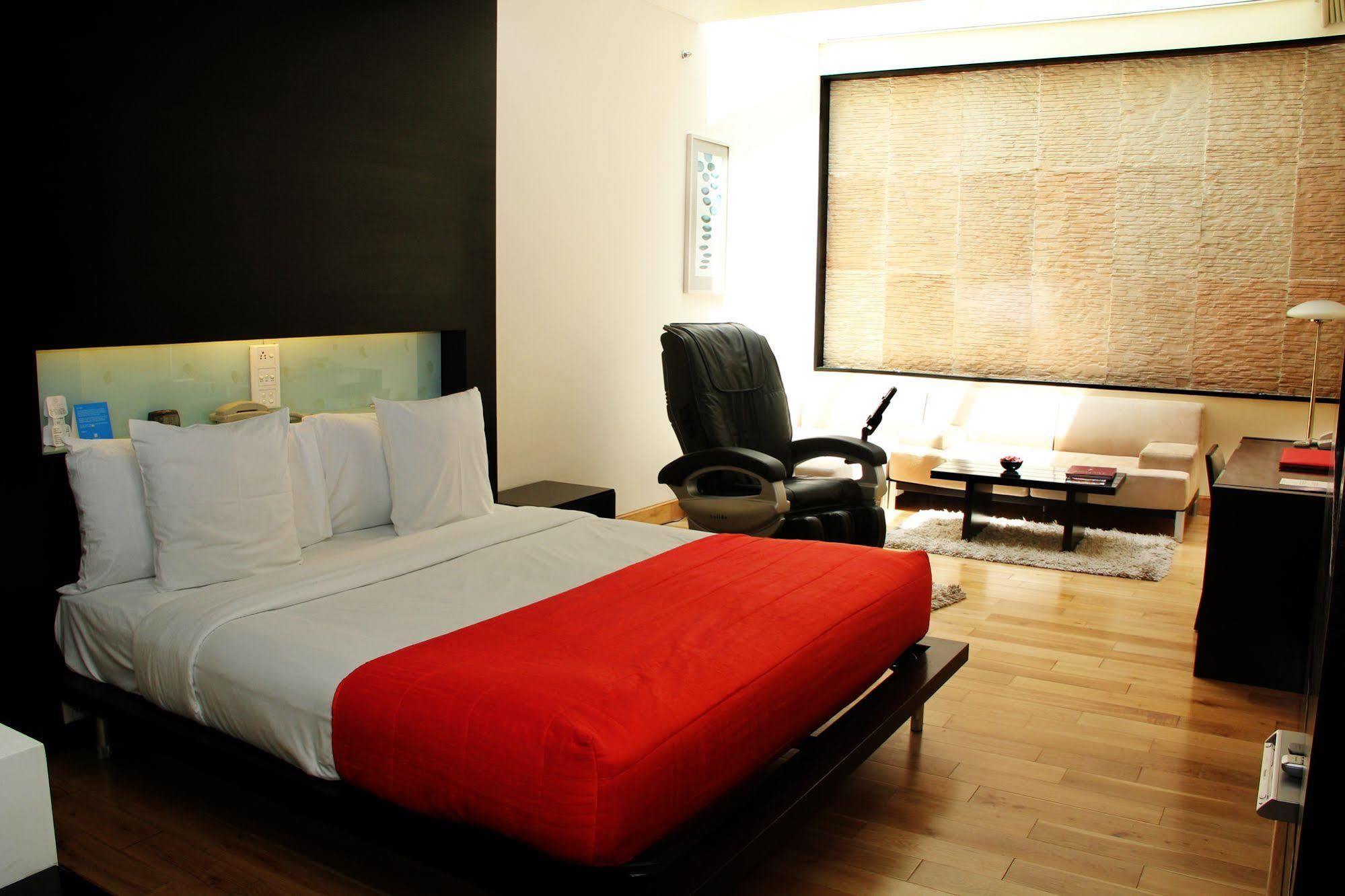 Galaxy Hotel & Spa Gurgaon Exterior photo